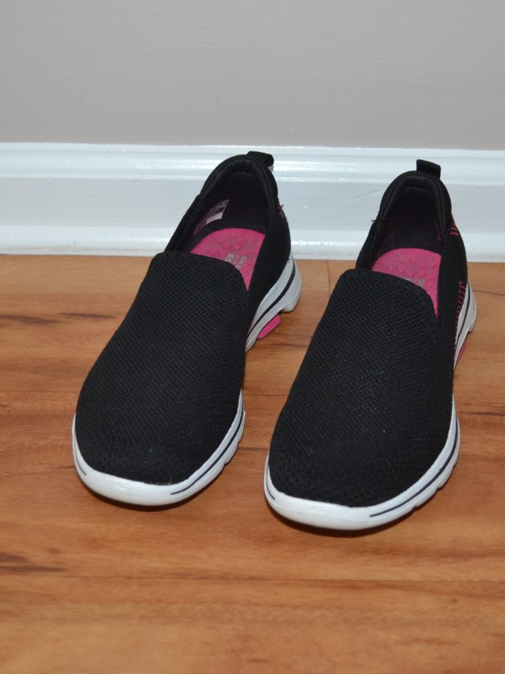 Skechers GoWalk 5 Women 8 Black Pink Slip On Walking Shoes 15900 BKPK Ultra Go